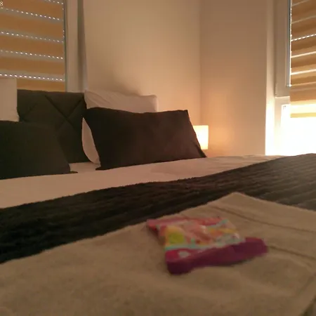 Aparthotel Neu Gebaut - Modern - - Boardinghouse Weiße Taube Altenstadt