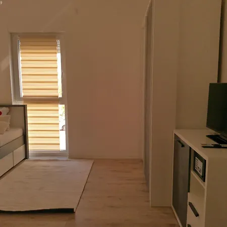 Апарт-отель Neu Gebaut - Modern - - Boardinghouse Weisse Taube Альтенштадт