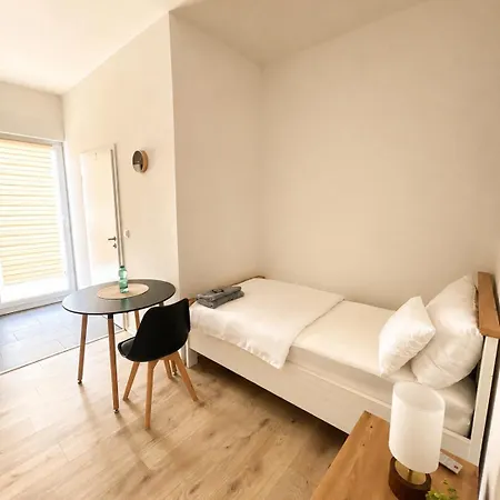 Neu Gebaut - Modern - - Boardinghouse Weiße Taube Aparthotel Altenstadt