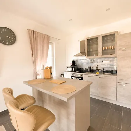 Apartmanhotel Newly Built - Neu Gebaut - Modern - - Boardinghouse Weisse Taube Altenstadt